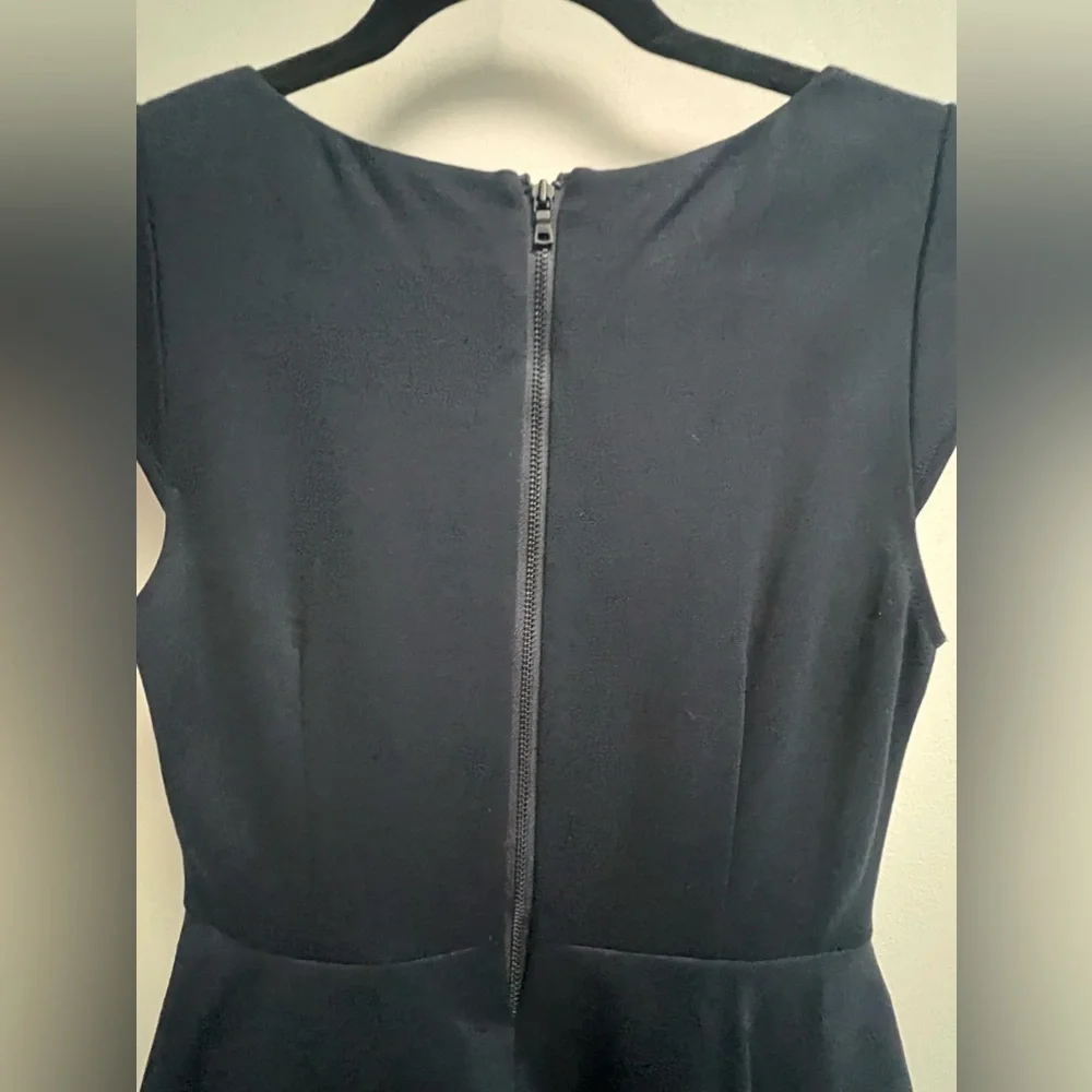 ALICE + OLIVIA Women’s Navy Blue Cap Sleeve Victoria Peplum Dress - size 6 - Picture 3 of 9